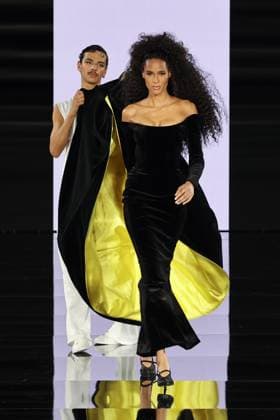 Model walk the runway during L Oreal Spring Summer 2026 show at Paris Fashion Week A model on the runway during L Oreal Spring Summer 2026 show at Paris Fashion Week Cindy Bruna 449162 2025 09 29 France  Copyright: xSebastienxFremontx xStarfacex STAR_449162_108