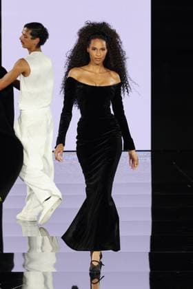 Model walk the runway during L Oreal Spring Summer 2026 show at Paris Fashion Week A model on the runway during L Oreal Spring Summer 2026 show at Paris Fashion Week Cindy Bruna 449162 2025 09 29 France  Copyright: xSebastienxFremontx xStarfacex STAR_449162_109