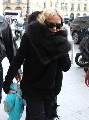 Madonna seen returning her hotel during Paris fashion week Madonna seen returning her hotel during Paris fashion week France , Paris on september 29 , 2025  Copyright: xDidierxFereyx
