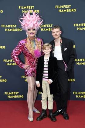 Johannes Hegemann und Olivia Jones bei der Premiere OLIVIA im Rahmen des Filmfest Hamburg in Hamburg am 29.09.2025