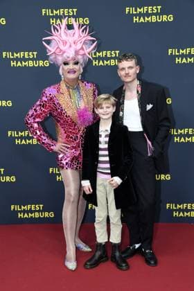 Johannes Hegemann und Olivia Jones bei der Premiere OLIVIA im Rahmen des Filmfest Hamburg in Hamburg am 29.09.2025