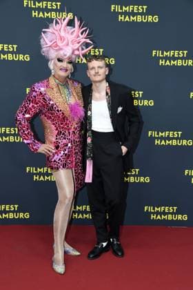 Johannes Hegemann und Olivia Jones bei der Premiere OLIVIA im Rahmen des Filmfest Hamburg in Hamburg am 29.09.2025