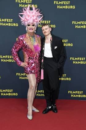 Johannes Hegemann und Olivia Jones bei der Premiere OLIVIA im Rahmen des Filmfest Hamburg in Hamburg am 29.09.2025
