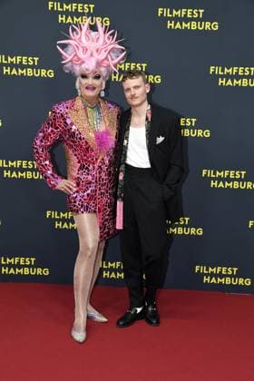 Johannes Hegemann und Olivia Jones bei der Premiere OLIVIA im Rahmen des Filmfest Hamburg in Hamburg am 29.09.2025