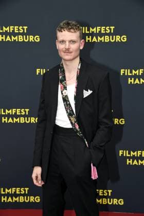 Johannes Hegemann bei der Premiere OLIVIA im Rahmen des Filmfest Hamburg in Hamburg am 29.09.2025