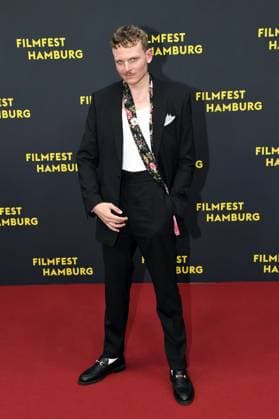 Johannes Hegemann bei der Premiere OLIVIA im Rahmen des Filmfest Hamburg in Hamburg am 29.09.2025