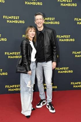Steffen Hallaschka mit Ehefrau Anne-Kathrin Hallaschka bei der Premiere OLIVIA im Rahmen des Filmfest Hamburg in Hamburg am 29.09.2025