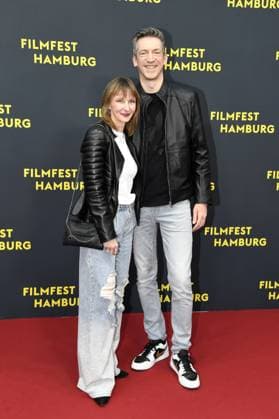Steffen Hallaschka mit Ehefrau Anne-Kathrin Hallaschka bei der Premiere OLIVIA im Rahmen des Filmfest Hamburg in Hamburg am 29.09.2025