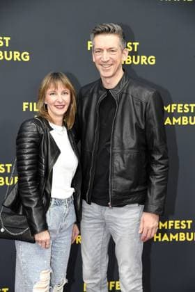 Steffen Hallaschka mit Ehefrau Anne-Kathrin Hallaschka bei der Premiere OLIVIA im Rahmen des Filmfest Hamburg in Hamburg am 29.09.2025
