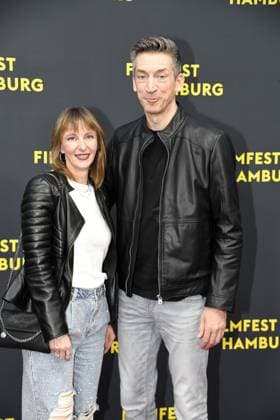 Steffen Hallaschka mit Ehefrau Anne-Kathrin Hallaschka bei der Premiere OLIVIA im Rahmen des Filmfest Hamburg in Hamburg am 29.09.2025