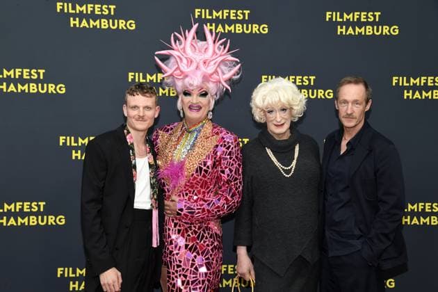 Johannes Hegemann, Olivia Jones ,Lilo Wanders und Stephan Kampwirth bei der Premiere OLIVIA im Rahmen des Filmfest Hamburg in Hamburg am 29.09.2025