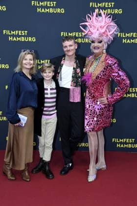 Annette Frier, Johannes Hegemann und Olivia Jones bei der Premiere OLIVIA im Rahmen des Filmfest Hamburg in Hamburg am 29.09.2025