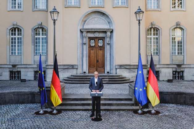 Friedrich Merz (CDU), Bundeskanzler, aufgenommen bei einem Pressestatement vor der Kabinettsklausur in der Villa Borsig in Berlin, 30.09.2025. Berlin Deutschland *** Friedrich Merz CDU , Federal Chancellor, recorded during a press statement before the cabinet meeting at the Villa Borsig in Berlin, 30 09 2025 Berlin Germany Copyright: xFlorianxGaertnerx
