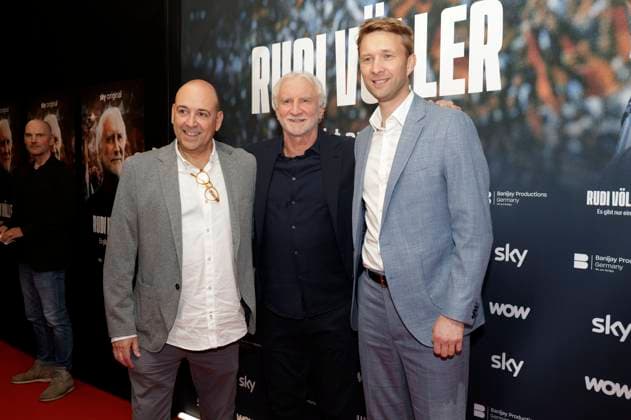 Fernando Carro, Rudi Völler und Simon Rolfes bei der Premiere des Sky Dokumentarfilms Rudi Völler - Es gibt nur einen im Gibson Club. Frankfurt am Main, 29.09.2025