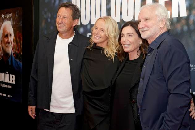 Roger Schmidt, Heike Schmidt, Sabrina Völler und Rudi Völler bei der Premiere des Sky Dokumentarfilms Rudi Völler - Es gibt nur einen im Gibson Club. Frankfurt am Main, 29.09.2025
