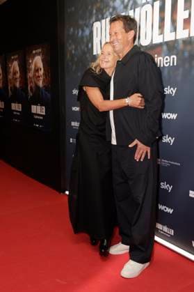 Heike Schmidt und Roger Schmidt bei der Premiere des Sky Dokumentarfilms Rudi Völler - Es gibt nur einen im Gibson Club. Frankfurt am Main, 29.09.2025