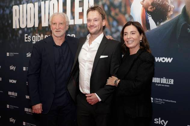 Rudi Völler, Marc Schlömer und Sabrina Völler bei der Premiere des Sky Dokumentarfilms Rudi Völler - Es gibt nur einen im Gibson Club. Frankfurt am Main, 29.09.2025