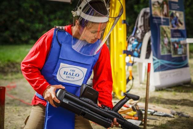 International Day for Mine Awareness and Assistance in Mine Action BOGOTA, COLOMBIA - APRIL 01: A member of the Halo Trust during a demonstration exercises of the detecting of landmines in Bogota, Colombia on April 01, 2022. On 8 December 2005, the UN General Assembly declared that 4 April of each year shall be observed as the International Day for Mine Awareness and Assistance in Mine Action. In Colombia More than 9.000 members of the Armed Forces and National Police with disabilities and landmines victims benefit The Inclusive Rehabilitation Center. Colombia has the world s second-highest fatality rate from land mines, after Afghanistan. Colombia World. Editorial use only. Please get in touch for any other usage.  Copyright: x2025xAnadoluxJuanchoxTorresx
