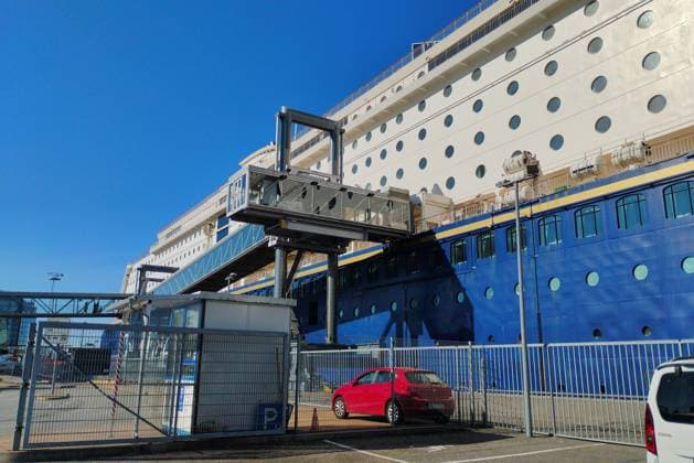 Color Fantasy Kreuzfahrtschiff Color Line im Hafen von Kiel Color Fantasy Kreuzfahrtschiff *** Color Fantasy cruise ship Color Line in the port of Kiel Color Fantasy cruise ship 