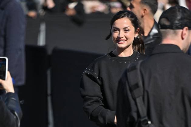 PFW Louis Vuitton Outside Arrivals Ana De Armas arriving at Louis Vuitton Fashion Show during Paris Fashion Week in Paris, France on September 30, 2025. Photo by Julien Reynaud APS-Medias ABACAPRESS.COM Paris France  Copyright: xReynaudxJulien APS-Medias ABACAx