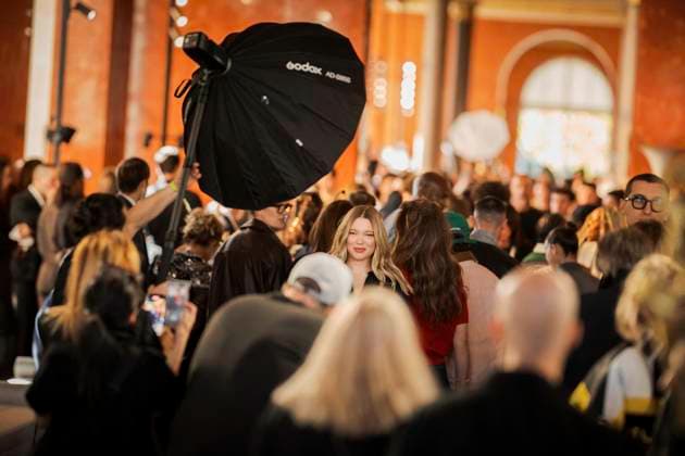 PFW - Louis Vuitton Front Row Lea Seydoux at the Louis Vuitton fashion show as part of Spring Summer 2026 Paris Fashion Week held at The Louvre on September 30, 2025 in Paris, France. Photo by Eliot Blondet ABACAPRESS.COM Paris France France  Copyright: xBlondetxEliot ABACAx