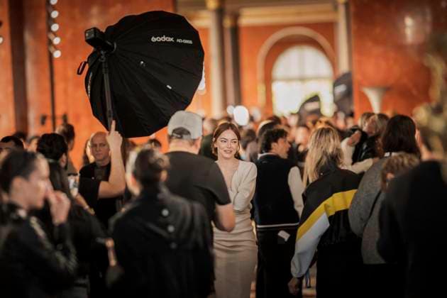 PFW - Louis Vuitton Front Row Emma Stone at the Louis Vuitton fashion show as part of Spring Summer 2026 Paris Fashion Week held at The Louvre on September 30, 2025 in Paris, France. Photo by Eliot Blondet ABACAPRESS.COM Paris France France  Copyright: xBlondetxEliot ABACAx