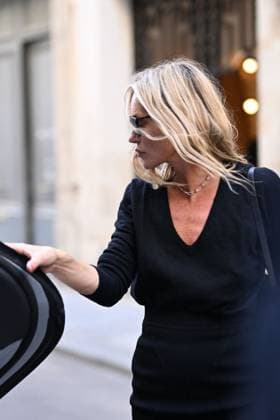 Kate Moss seen heading to a fitting during Paris Fashion Week PFW , in Paris, France, September 30, 2025 Da Silva Perusseau Bestimage Kate Moss seen heading to a fitting in Paris during Paris Fashion Weeks PFW on September 30, 2025 Paris France  Copyright: xTizianoxDaxSilvax-xPierrexPerusseaux xBestimagexTizianoxDaxSilvax-xPierrexPerusseaux xBestimagex
