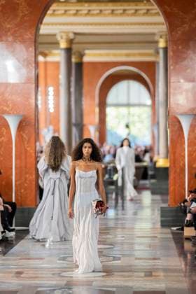 PFW - Louis Vuitton Runway A model presents a creation by Louis Vuitton for the Women Ready-to-wear Spring-Summer 2026 collection as part of the Paris Fashion Week, in Paris on September 30, 2025.Photo by Eliot Blondet ABACAPRESS.COM Paris France France  Copyright: xBlondetxEliot ABACAx