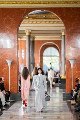 PFW - Louis Vuitton Runway A model presents a creation by Louis Vuitton for the Women Ready-to-wear Spring-Summer 2026 collection as part of the Paris Fashion Week, in Paris on September 30, 2025.Photo by Eliot Blondet ABACAPRESS.COM Paris France France  Copyright: xBlondetxEliot ABACAx
