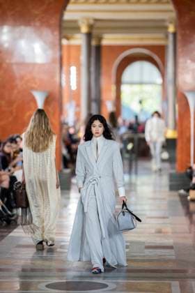 PFW - Louis Vuitton Runway A model presents a creation by Louis Vuitton for the Women Ready-to-wear Spring-Summer 2026 collection as part of the Paris Fashion Week, in Paris on September 30, 2025.Photo by Eliot Blondet ABACAPRESS.COM Paris France France  Copyright: xBlondetxEliot ABACAx