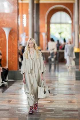 PFW - Louis Vuitton Runway A model presents a creation by Louis Vuitton for the Women Ready-to-wear Spring-Summer 2026 collection as part of the Paris Fashion Week, in Paris on September 30, 2025.Photo by Eliot Blondet ABACAPRESS.COM Paris France France  Copyright: xBlondetxEliot ABACAx