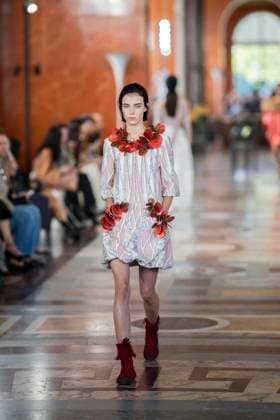 PFW - Louis Vuitton Runway A model presents a creation by Louis Vuitton for the Women Ready-to-wear Spring-Summer 2026 collection as part of the Paris Fashion Week, in Paris on September 30, 2025.Photo by Eliot Blondet ABACAPRESS.COM Paris France France  Copyright: xBlondetxEliot ABACAx