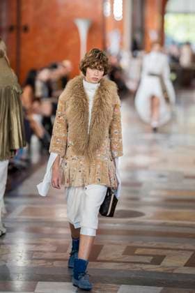 PFW - Louis Vuitton Runway A model presents a creation by Louis Vuitton for the Women Ready-to-wear Spring-Summer 2026 collection as part of the Paris Fashion Week, in Paris on September 30, 2025.Photo by Eliot Blondet ABACAPRESS.COM Paris France France  Copyright: xBlondetxEliot ABACAx