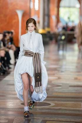 PFW - Louis Vuitton Runway A model presents a creation by Louis Vuitton for the Women Ready-to-wear Spring-Summer 2026 collection as part of the Paris Fashion Week, in Paris on September 30, 2025.Photo by Eliot Blondet ABACAPRESS.COM Paris France France  Copyright: xBlondetxEliot ABACAx