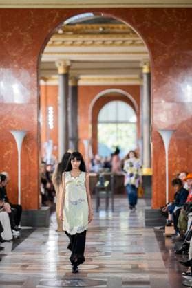 PFW - Louis Vuitton Runway A model presents a creation by Louis Vuitton for the Women Ready-to-wear Spring-Summer 2026 collection as part of the Paris Fashion Week, in Paris on September 30, 2025.Photo by Eliot Blondet ABACAPRESS.COM Paris France France  Copyright: xBlondetxEliot ABACAx