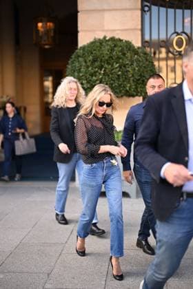 Kate Moss leaves the Ritz Paris Hotel on the sidelines of Paris Fashion Week PFW , in Paris, France, on September 30, 2025 Da Silva Perusseau Bestimage Kate Moss leaves the Ritz Paris Hotel on the sidelines of Paris Fashion Week PFW , in Paris, France, on September 30, 2025 Paris France  Copyright: xTizianoxDaxSilvax-xPierrexPerusseaux xBestimagexTizianoxDaxSilvax-xPierrexPerusseaux xBestimagex