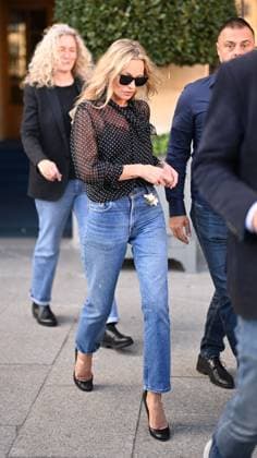 Kate Moss leaves the Ritz Paris Hotel on the sidelines of Paris Fashion Week PFW , in Paris, France, on September 30, 2025 Da Silva Perusseau Bestimage Kate Moss leaves the Ritz Paris Hotel on the sidelines of Paris Fashion Week PFW , in Paris, France, on September 30, 2025 Paris France  Copyright: xTizianoxDaxSilvax-xPierrexPerusseaux xBestimagexTizianoxDaxSilvax-xPierrexPerusseaux xBestimagex