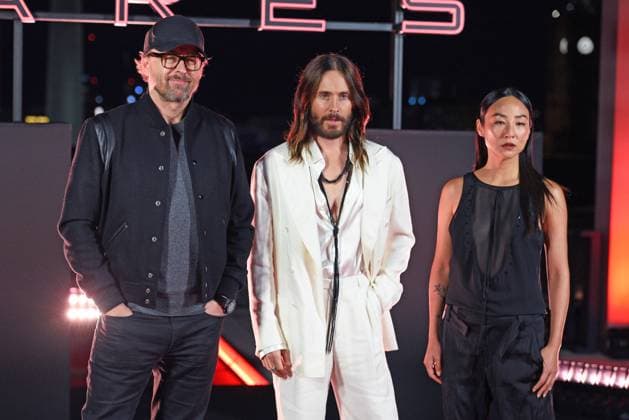 Joachim Ronning, Jared Leto, Greta Lee - TRON: ARES Photocall auf der Dachterrasse des Humboldt Forum in Berlin am 30.09.2025 *** Joachim Ronning, Jared Leto, Greta Lee TRON ARES Photocall on the roof terrace of the Humboldt Forum in Berlin on 30 09 2025