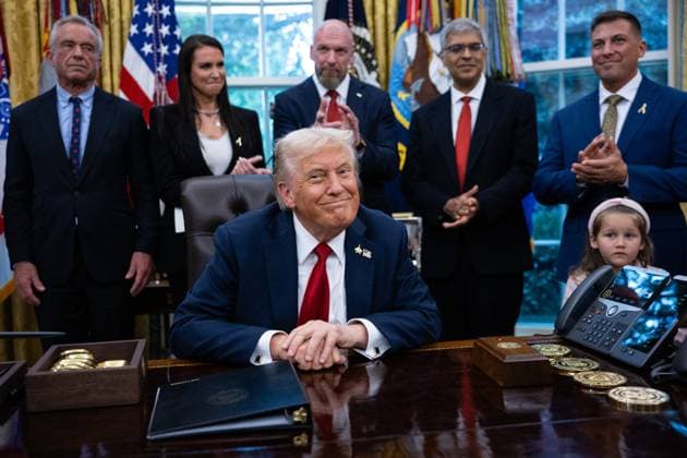 White House President Donald Trump is seen with guests during an announcement on using artificial intelligence to treat childhood cancer in the Oval Office at the White House Sept. 30, 2025. Photo by Francis Chung Pool ABACAPRESS.COM Washington District of Columbia United States  Copyright: xPool ABACAx