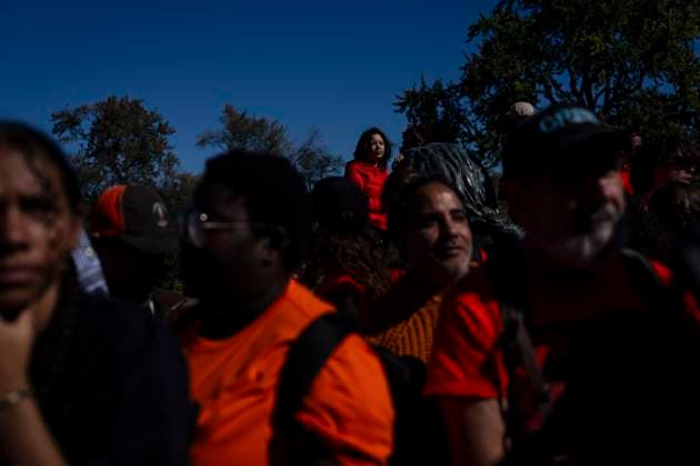 September 30, 2025, Montreal, Qc, Canada: People participate in National Day for Truth and Reconciliation, in Montreal on Tuesday, Sept. 30, 2025. Montreal Canada  - ZUMAc35_ 20250930_zaf_c35_068 Copyright: xChristopherxKatsarovx