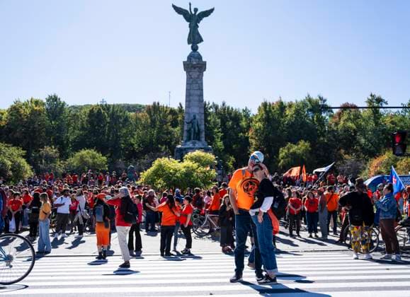 September 30, 2025, Montreal, Qc, Canada: Christophe and Laure Verhelst participate in National Day for Truth and Reconciliation, in Montreal on Tuesday, Sept. 30, 2025. Montreal Canada  - ZUMAc35_ 20250930_zaf_c35_071 Copyright: xChristopherxKatsarovx
