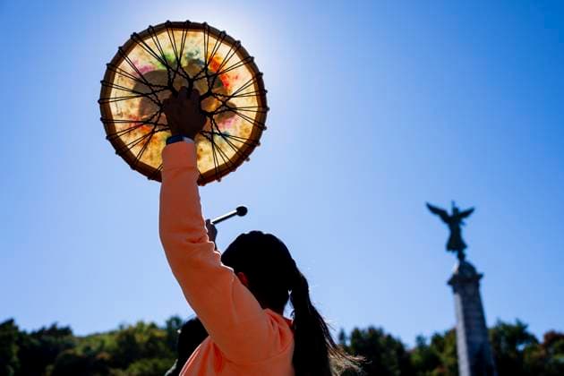 September 30, 2025, Montreal, Qc, Canada: People drum on National Day for Truth and Reconciliation, in Montreal on Tuesday, Sept. 30, 2025. Montreal Canada  - ZUMAc35_ 20250930_zaf_c35_073 Copyright: xChristopherxKatsarovx