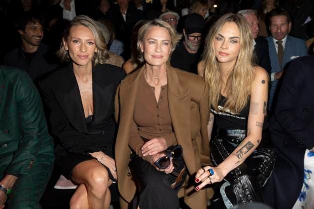 Dylan Penn, Robin Wright and Cara Delevingne - Front Raw of the Stella McCartney Fashion Show, Spring Summer 2026 Collection as part of Paris Fashion Week, France, September 30th, 2025 Olivier Borde Bestimage Front Row of the Stella McCartney Fashion Show, Spring Summer 2026 Collection as part of Paris Fashion Week, France, September 30th, 2025 Paris France  Copyright: xOLIVIERxBORDEx xBESTIMAGExOLIVIERxBORDEx xBESTIMAGEx