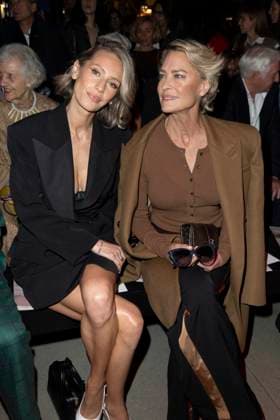 Dylan Penn and Robin Wright - Front Raw of the Stella McCartney Fashion Show, Spring Summer 2026 Collection as part of Paris Fashion Week, France, September 30th, 2025 Olivier Borde Bestimage Front Row of the Stella McCartney Fashion Show, Spring Summer 2026 Collection as part of Paris Fashion Week, France, September 30th, 2025 Paris France  Copyright: xOLIVIERxBORDEx xBESTIMAGExOLIVIERxBORDEx xBESTIMAGEx
