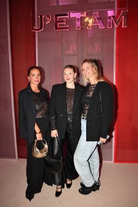 Héléna Bailly, guest au photocall du défilé Etam Live Show 2025 J ETAM au Palais Brongniart à Paris le 30 septembre 2025 Veeren Perusseau Bestimage Photocall of the Etam Live Show 2025 JETAM fashion show at the Palais Brongniart in Paris on September 30, 2025 Paris France  Copyright: xVeeren-Perusseau BestimagexVeeren-Perusseau Bestimagex