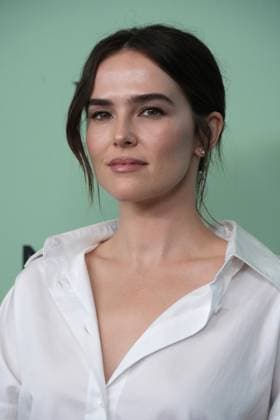 September 30, 2025, New York, New York, USA: ZOEY DEUTCH attends the 63rd New York Film Festival Opening Night Red Carpet Premiere of Ã¢â‚¬ËœNouvelle VagueÃ¢â‚¬â ¢.Alice Tully Hall, Lincoln Center, NYC .September 30, 2025. New York USA - ZUMAms4_ 20250930_faf_ms4_001 Copyright: xSoniaxMoskowitzxGordonx