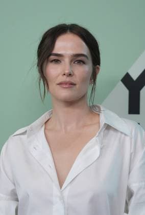 September 30, 2025, New York, New York, USA: ZOEY DEUTCH attends the 63rd New York Film Festival Opening Night Red Carpet Premiere of Ã¢â‚¬ËœNouvelle VagueÃ¢â‚¬â ¢.Alice Tully Hall, Lincoln Center, NYC .September 30, 2025. New York USA - ZUMAms4_ 20250930_faf_ms4_002 Copyright: xSoniaxMoskowitzxGordonx