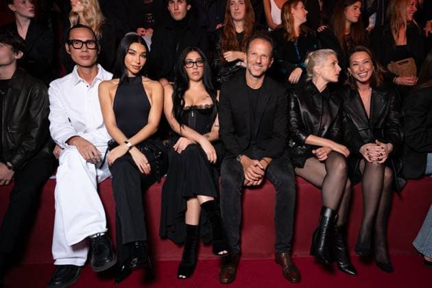 Patrick Ta, Chantel Jeffries, Lourdes Leon, Laurent Milchior, Pdg de Etam, Mélanie Laurent, Laura Smet Front row of the Etam Live Show 2025 J ETAM at the Palais Brongniart in Paris on September 30, 2025 Veeren Perusseau Bestimage Front row of the Etam Live Show 2025 J ETAM fashion show at the Palais Brongniart in Paris on September 30, 2025 Paris France  Copyright: xVeeren-Perusseau BestimagexVeeren-Perusseau Bestimagex