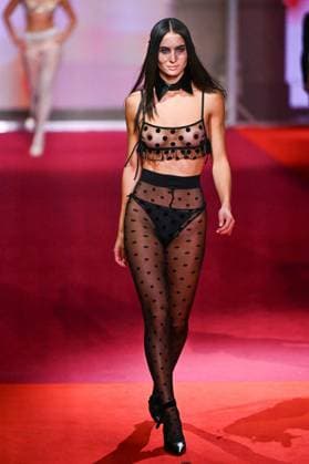 PFW Etam Runway A model walks the runway during the Etam Womenswear Spring Summer 2026 show as part of Paris Fashion Week in Paris, France on September 30, 2025. Photo by Aurore Marechal ABACAPRESS.COM Paris France  Copyright: xMarechalxAurore ABACAx