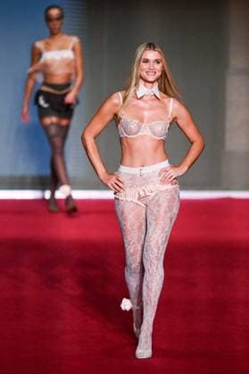 PFW Etam Runway Chloe Lecareux walks the runway during the Etam Womenswear Spring Summer 2026 show as part of Paris Fashion Week in Paris, France on September 30, 2025. Photo by Aurore Marechal ABACAPRESS.COM Paris France  Copyright: xMarechalxAurore ABACAx